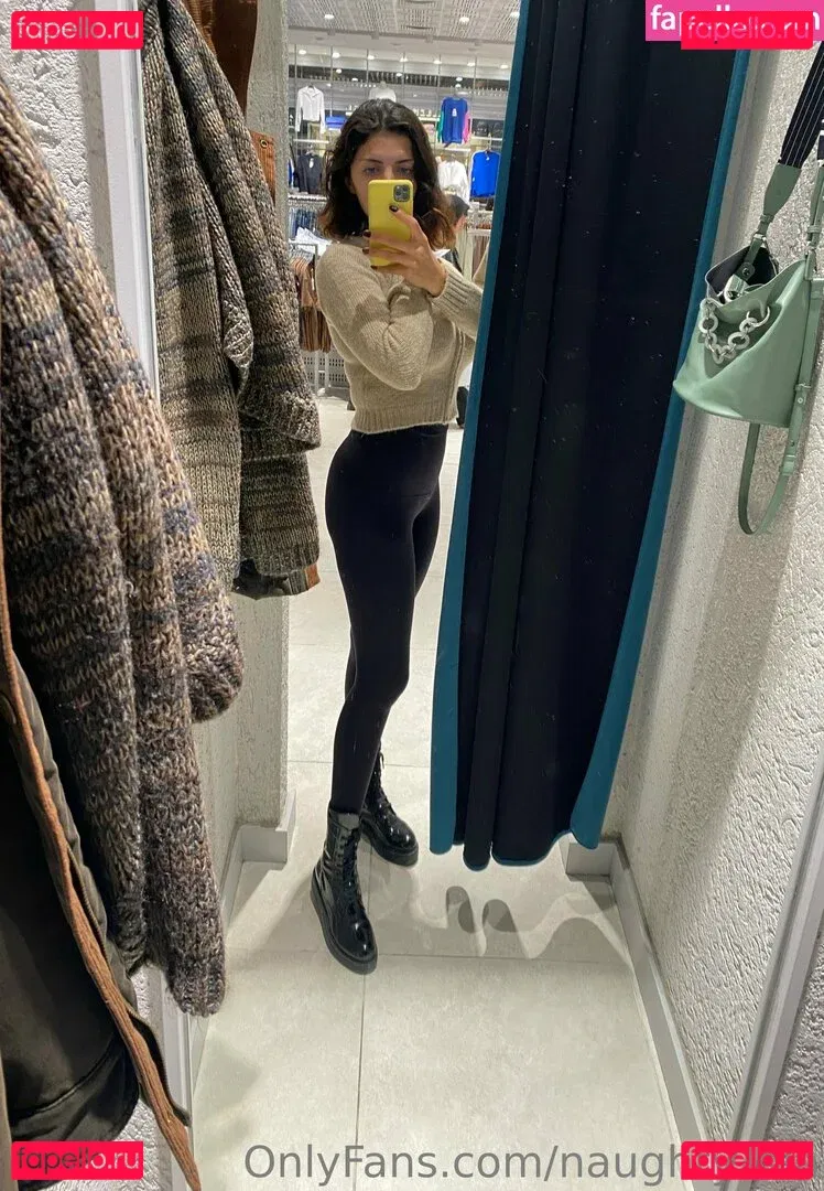 naughty.lola Onlyfans Photo Gallery 