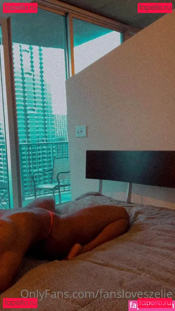 Fansloveszelie Onlyfans Photo Gallery 