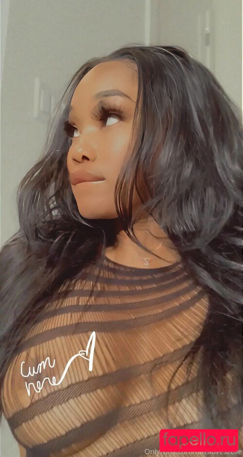 Fansloveszelie Nude Onlyfans Photo 24