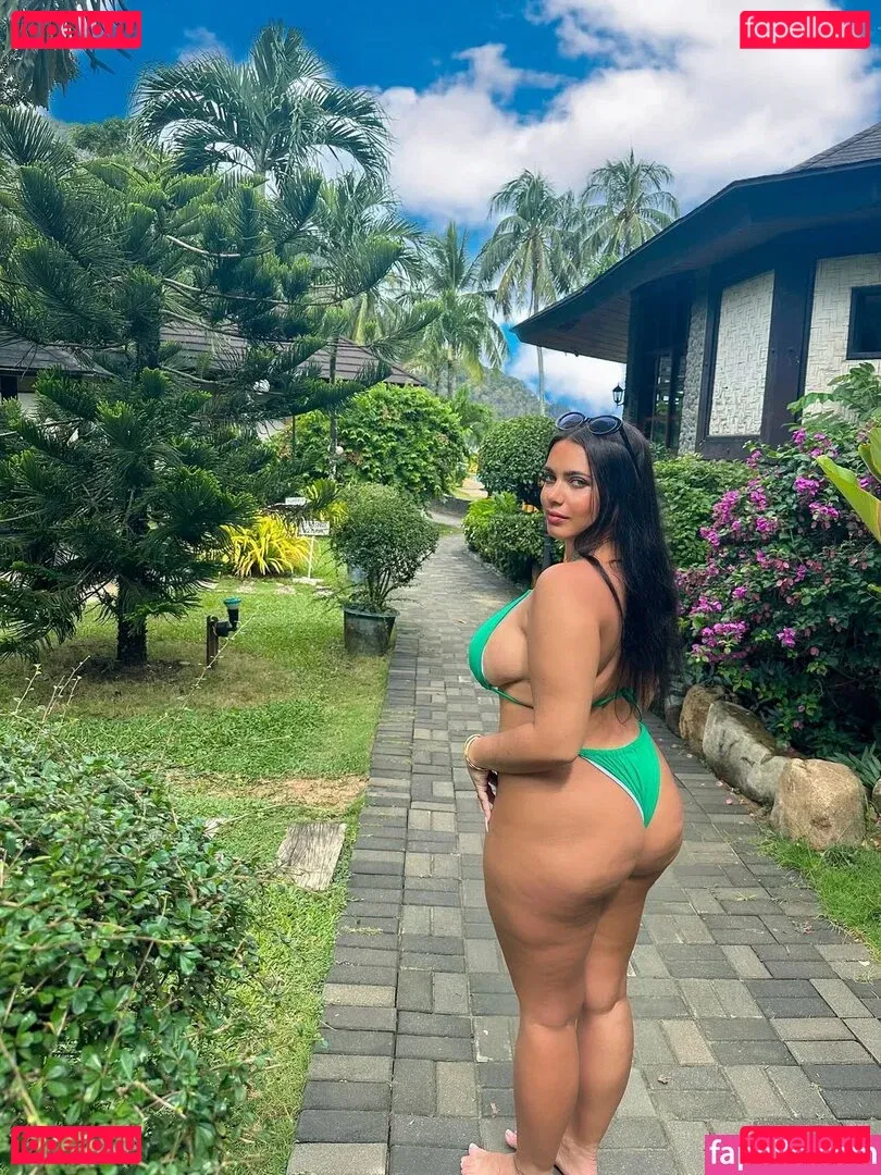 Laurab974 Onlyfans Photo Gallery 