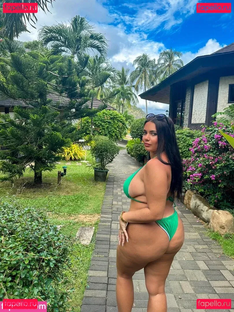 Laurab974 Onlyfans Photo Gallery 