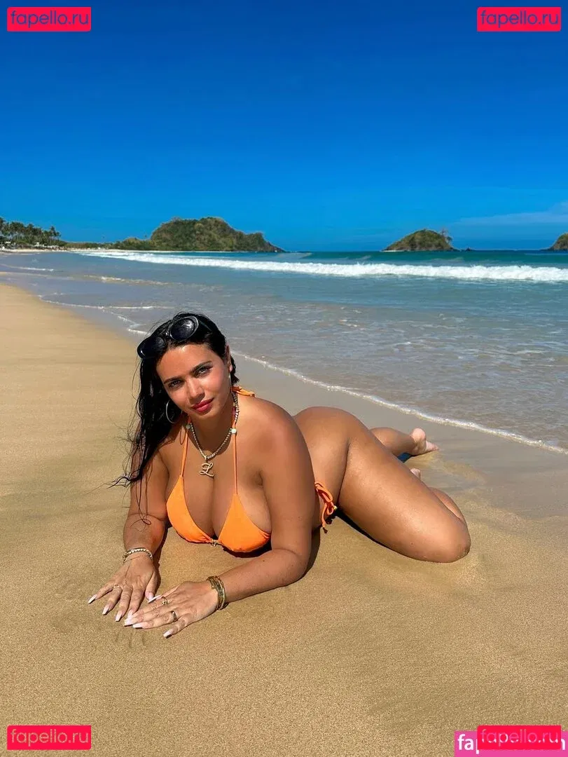 Laurab974 Onlyfans Photo Gallery 