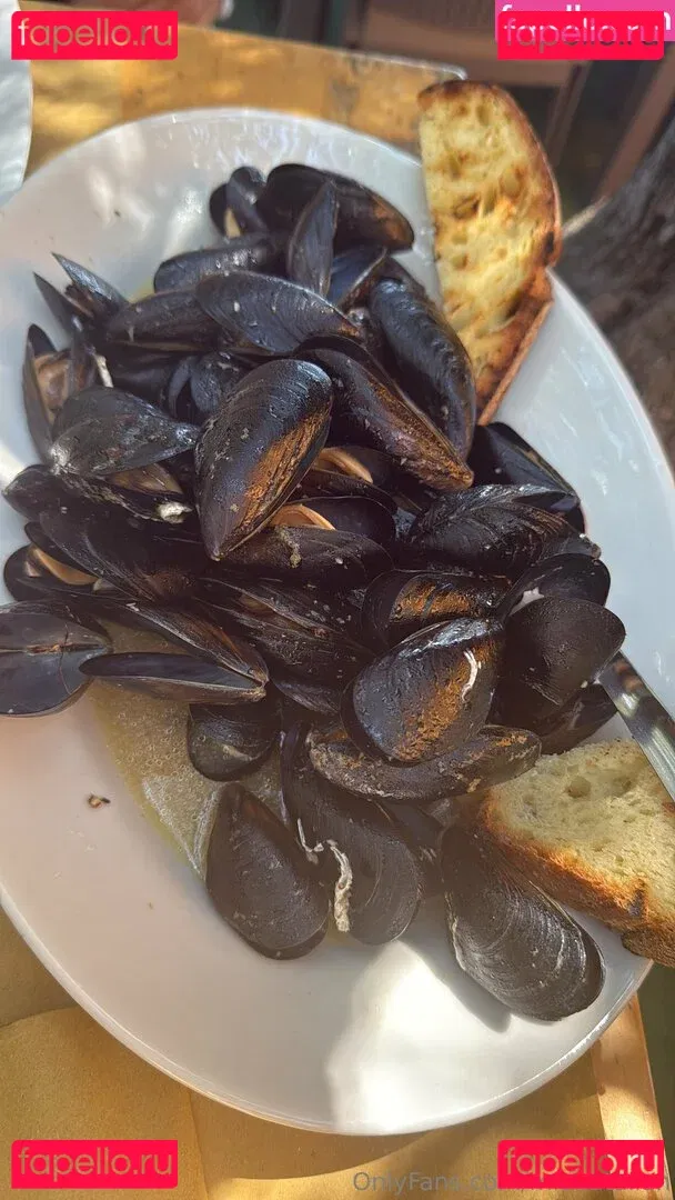 mianataliah Onlyfans Photo Gallery 