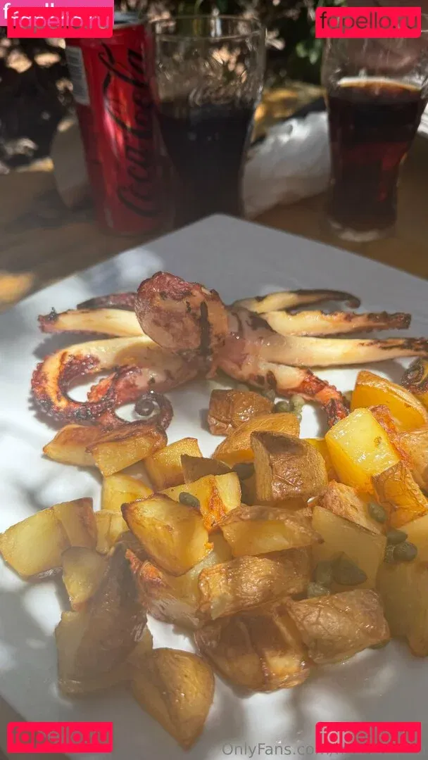 mianataliah Onlyfans Photo Gallery 