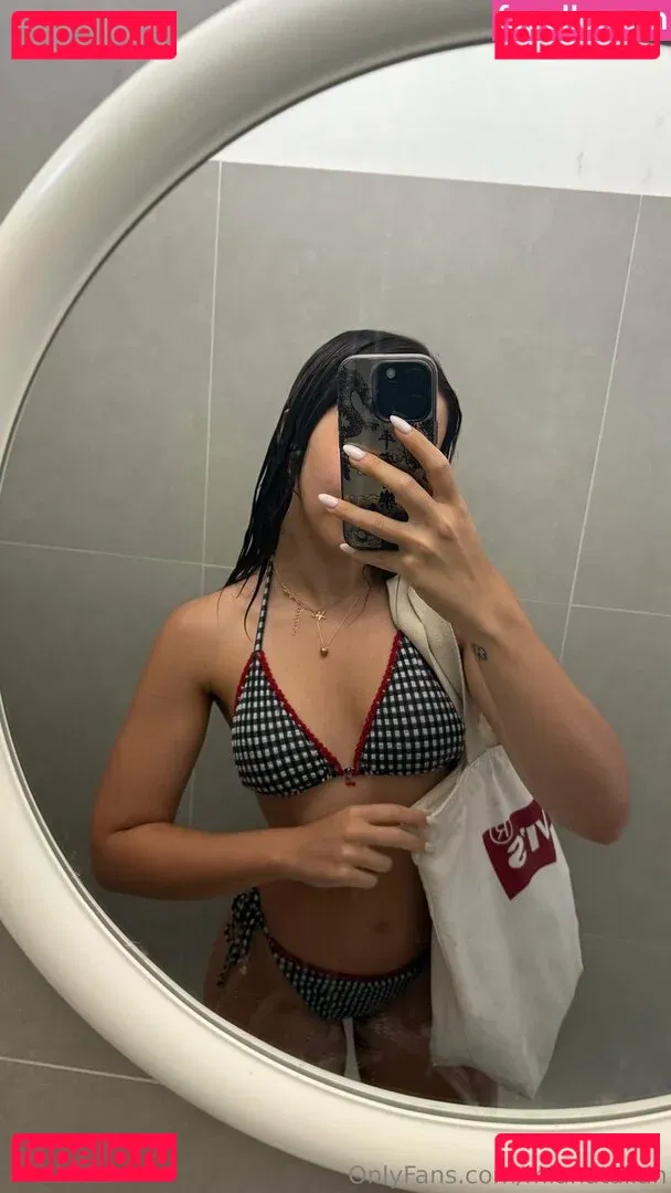 mianataliah Onlyfans Photo Gallery 