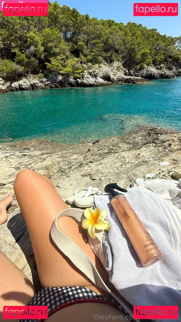 mianataliah Onlyfans Photo Gallery 