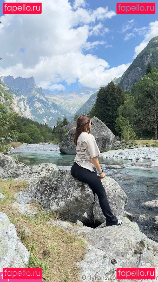 mianataliah Onlyfans Photo Gallery 