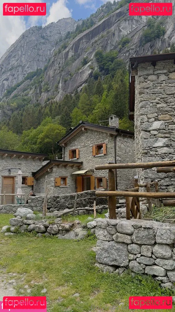 mianataliah Onlyfans Photo Gallery 