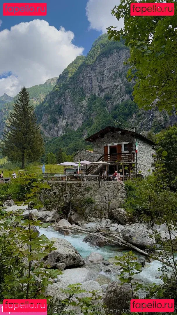 mianataliah Onlyfans Photo Gallery 