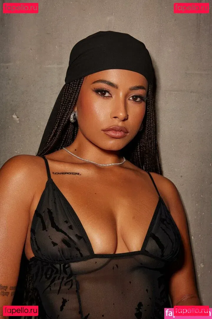 Giulya SG Onlyfans Photo Gallery 