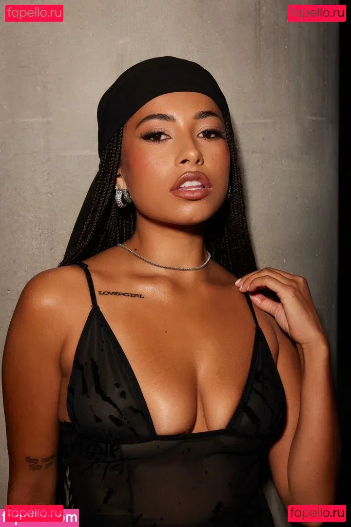 Giulya SG Onlyfans Photo Gallery 