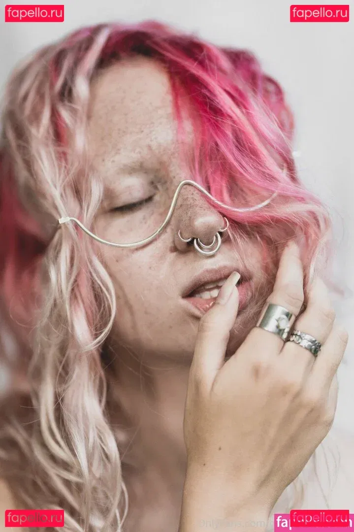 obs.cure Onlyfans Photo Gallery 