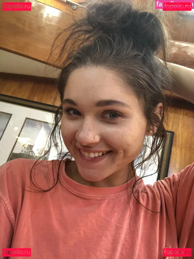 Zoe Bloom Onlyfans Photo Gallery 