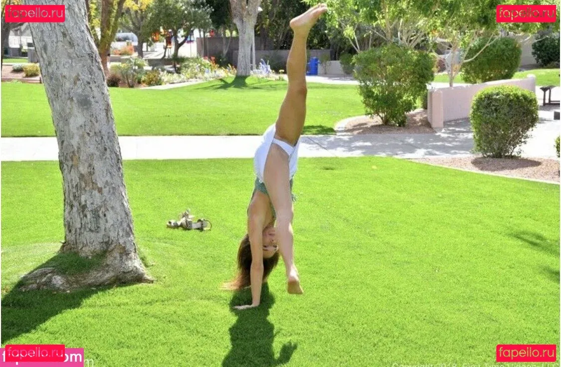 Zoe Bloom Onlyfans Photo Gallery 