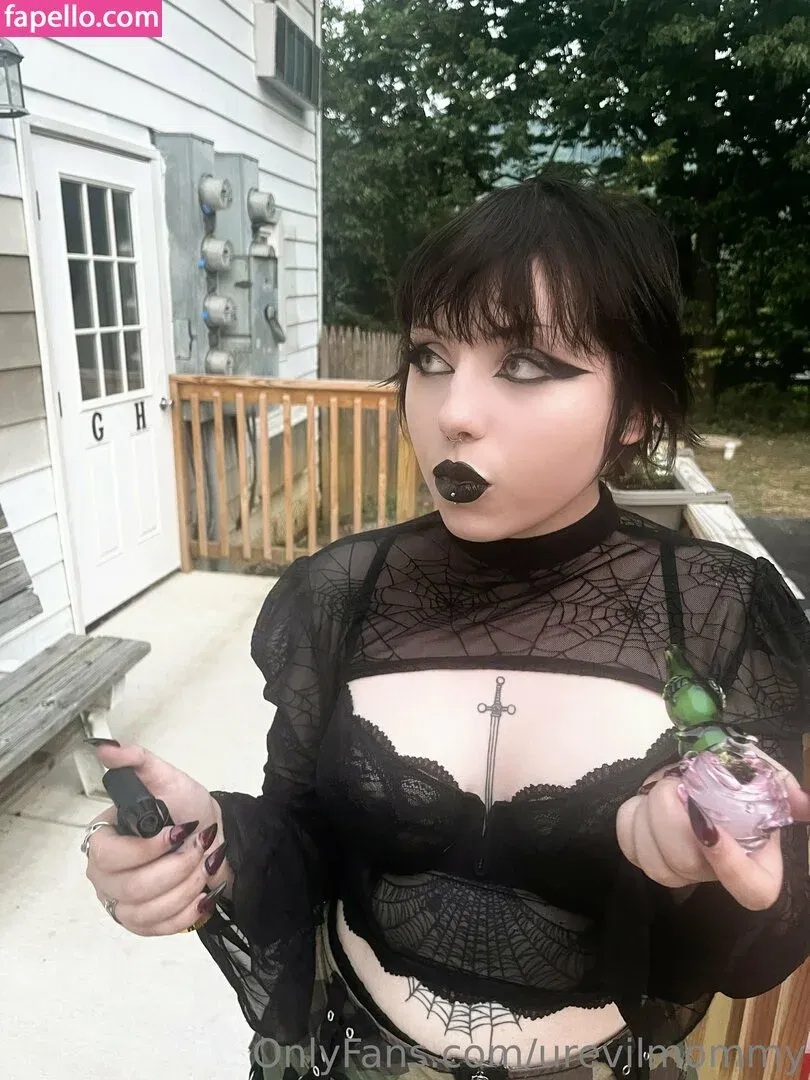 urevilmommy Onlyfans Photo Gallery 