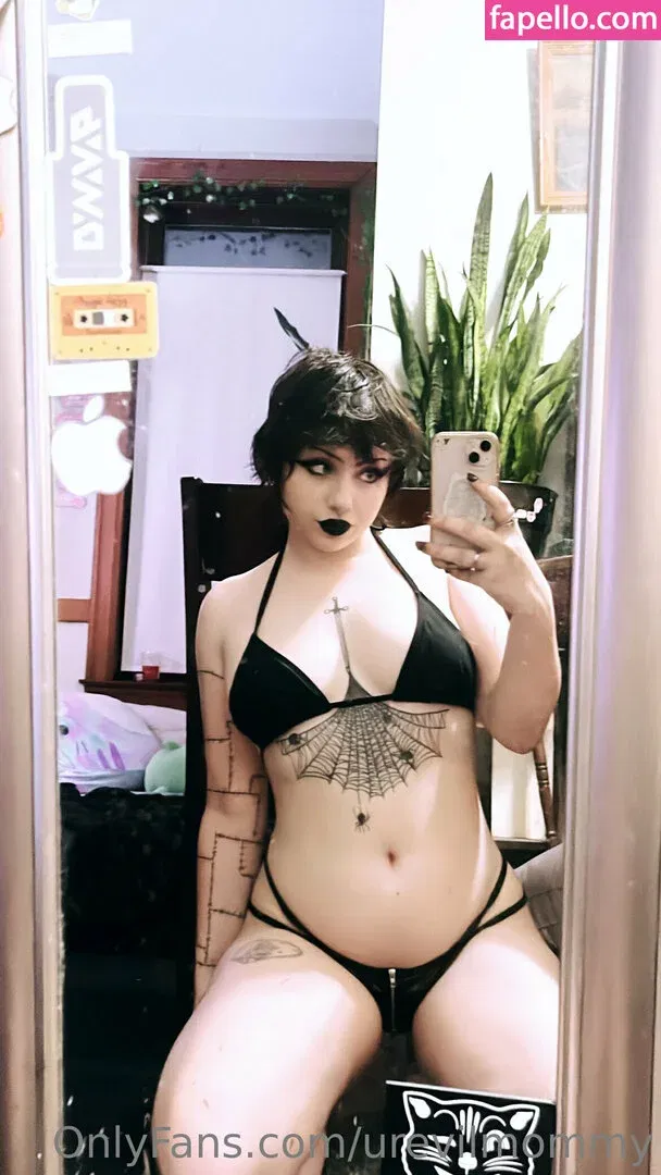 urevilmommy Onlyfans Photo Gallery 