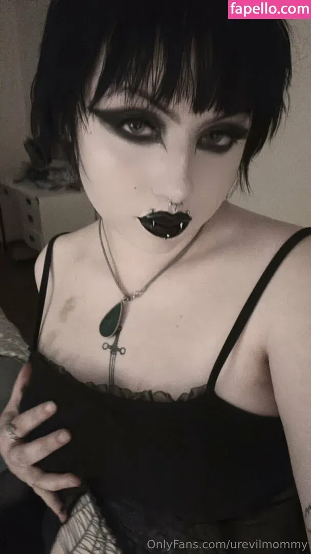 urevilmommy Onlyfans Photo Gallery 