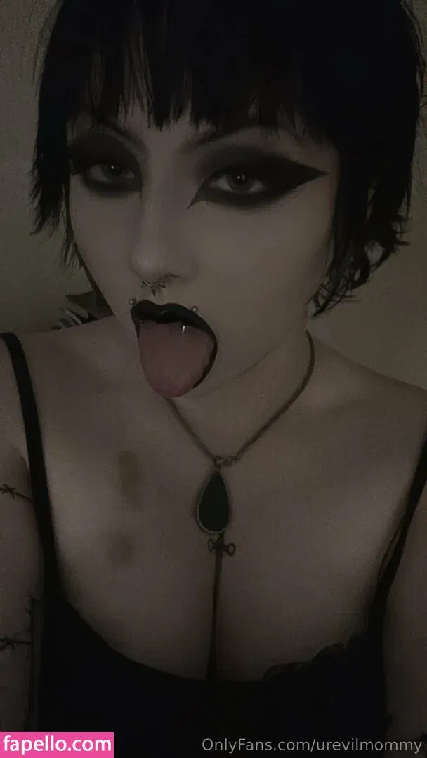 urevilmommy Onlyfans Photo Gallery 