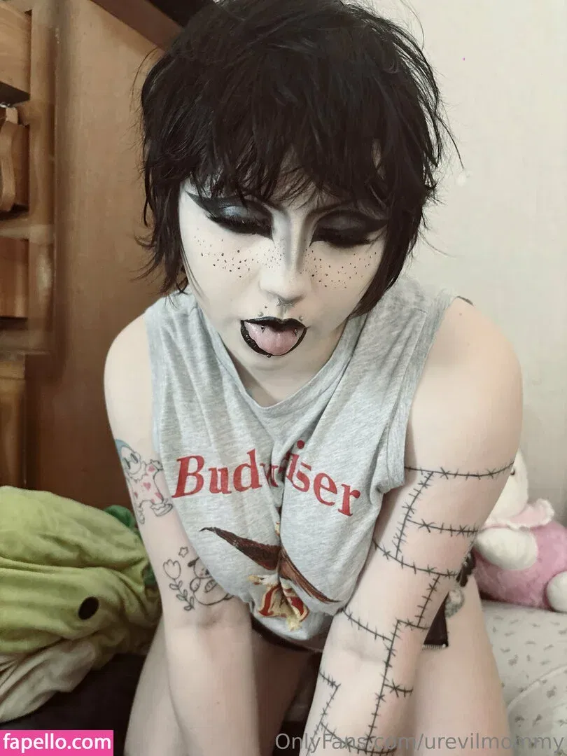 urevilmommy Onlyfans Photo Gallery 