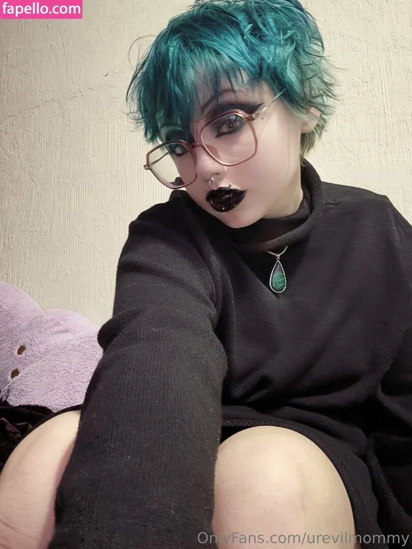 urevilmommy Onlyfans Photo Gallery 