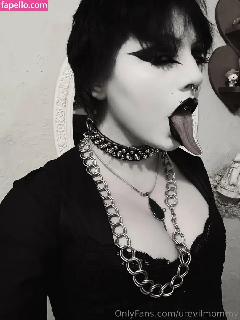 urevilmommy Onlyfans Photo Gallery 