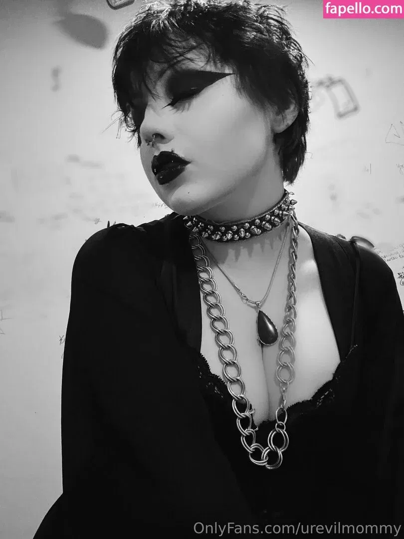 urevilmommy Onlyfans Photo Gallery 