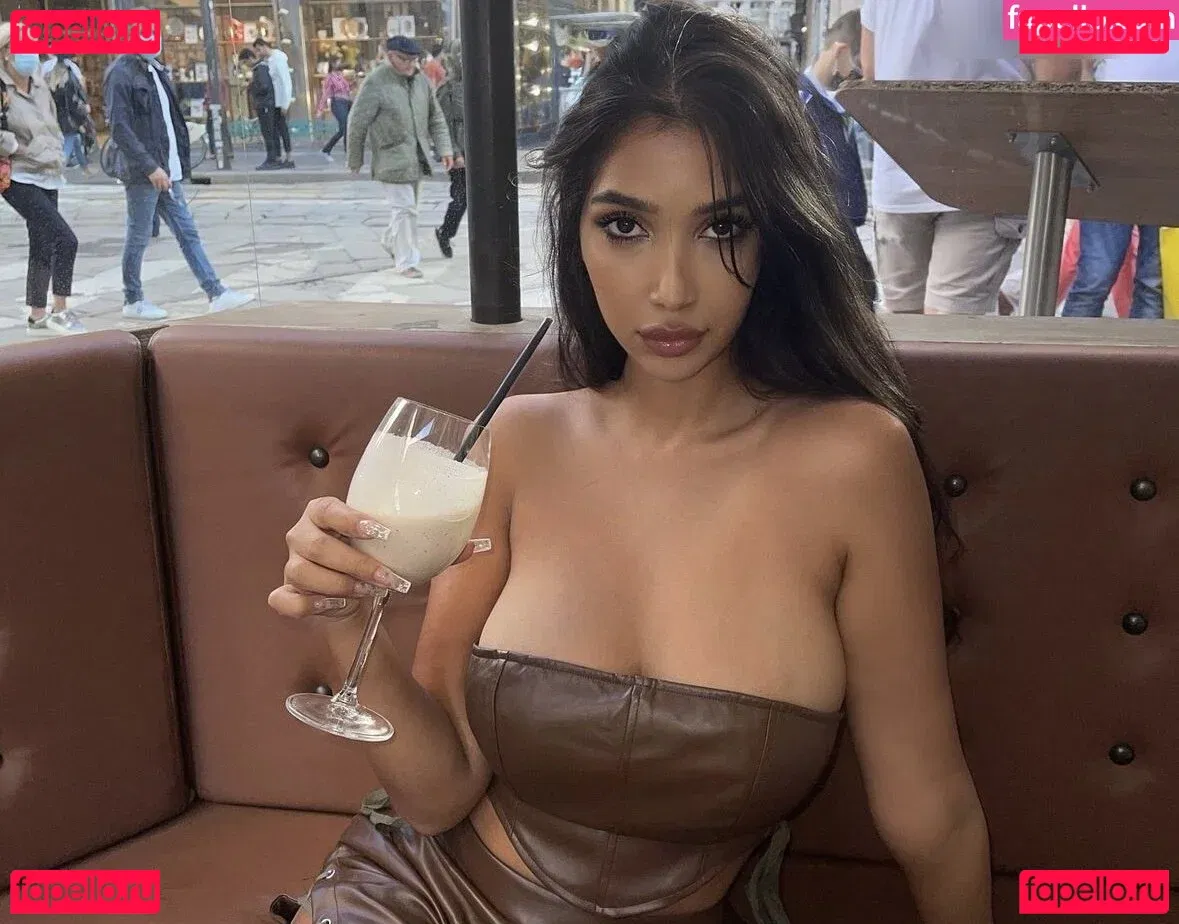 Naomi De Crescenzo Onlyfans Photo Gallery 