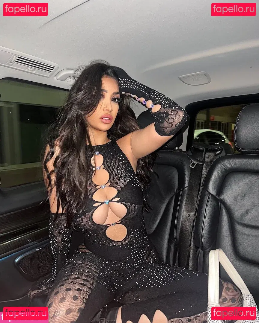 Naomi De Crescenzo Onlyfans Photo Gallery 