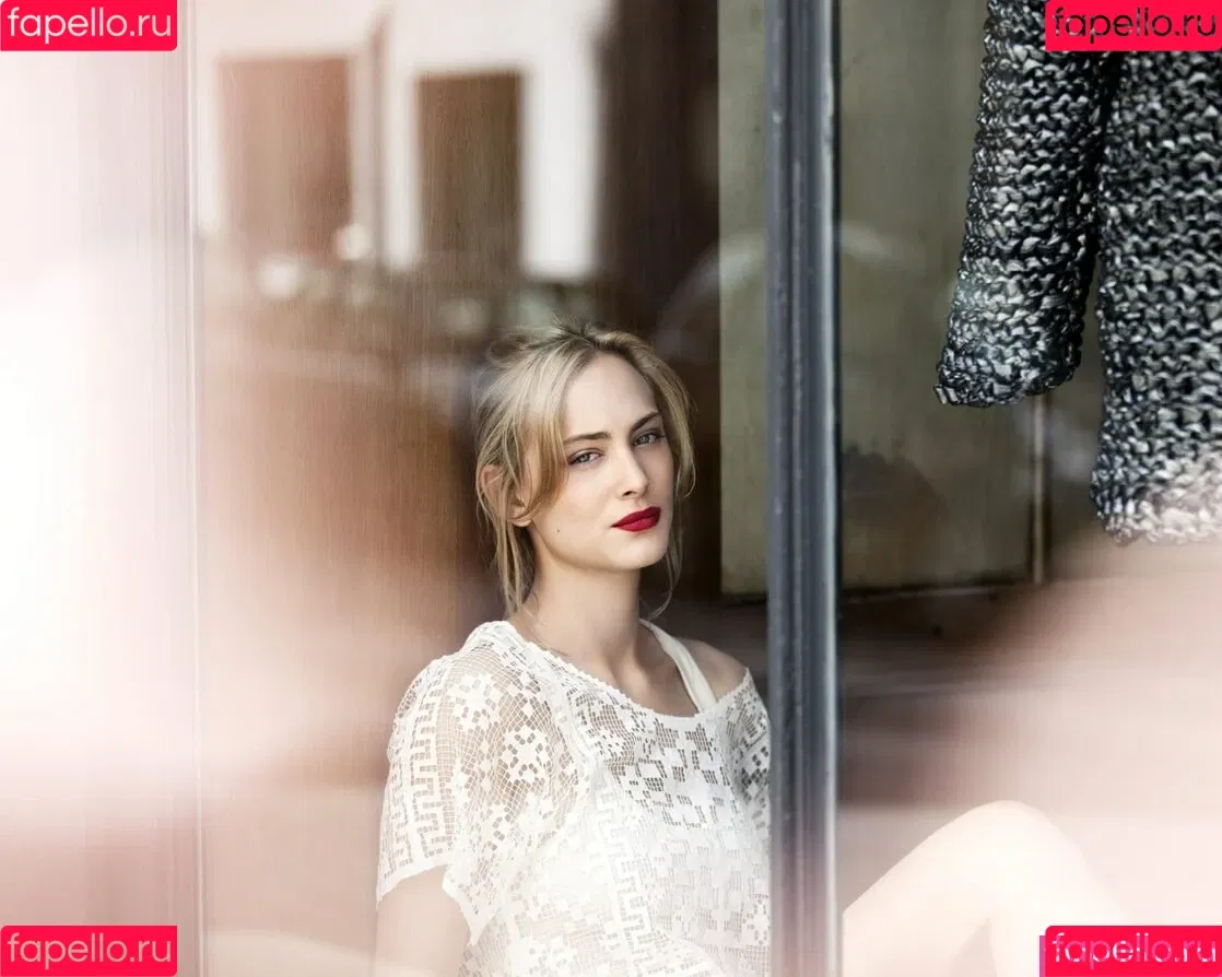 Nora Arnezeder Onlyfans Photo Gallery 