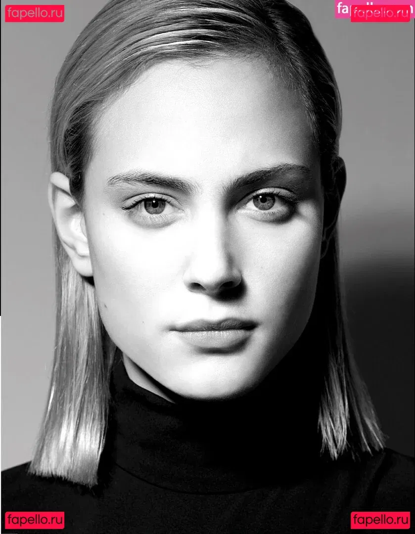 Nora Arnezeder Onlyfans Photo Gallery 