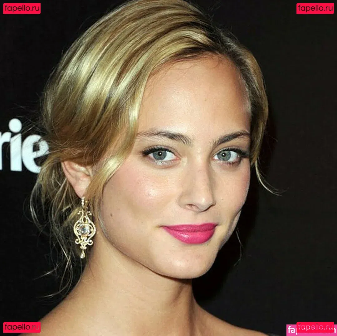Nora Arnezeder Onlyfans Photo Gallery 
