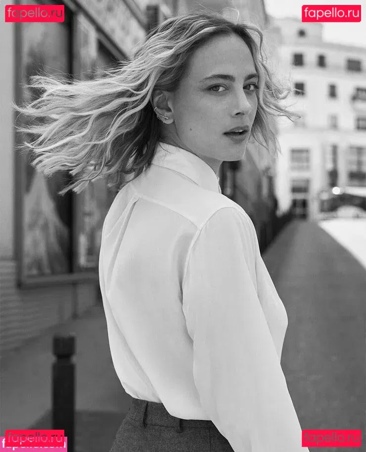 Nora Arnezeder Onlyfans Photo Gallery 