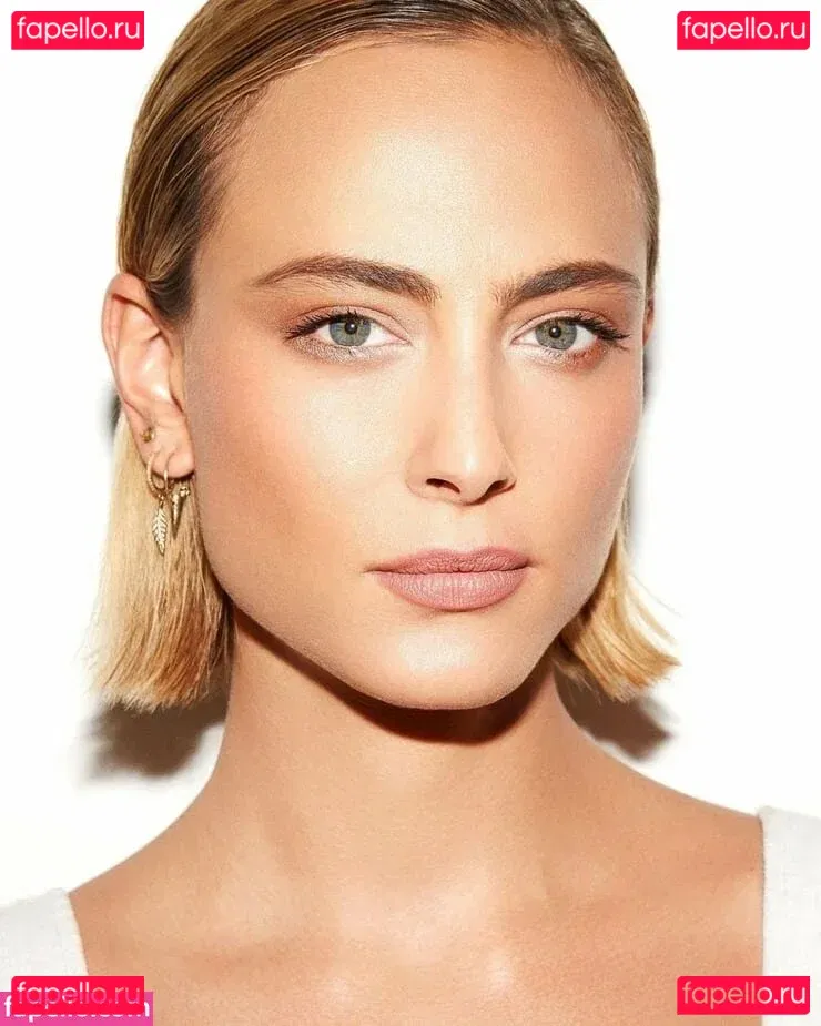 Nora Arnezeder Onlyfans Photo Gallery 