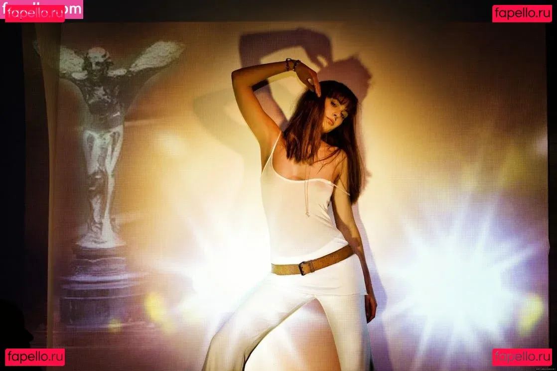 Nora Arnezeder Onlyfans Photo Gallery 