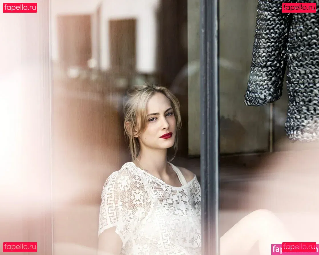 Nora Arnezeder Onlyfans Photo Gallery 