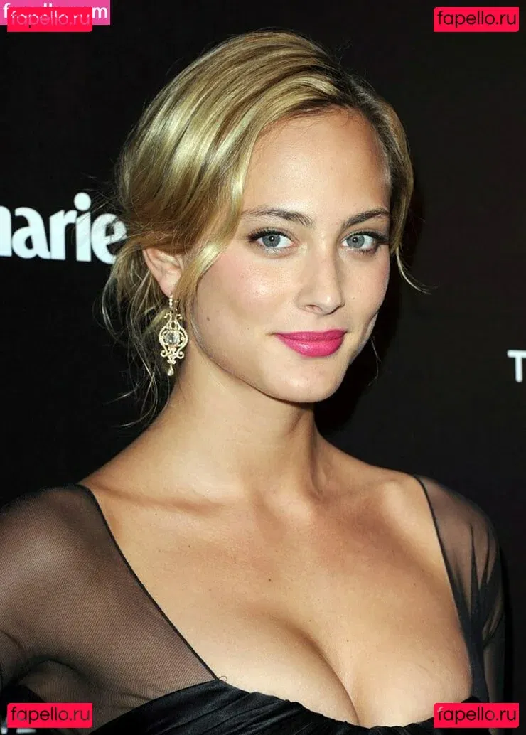 Nora Arnezeder Onlyfans Photo Gallery 