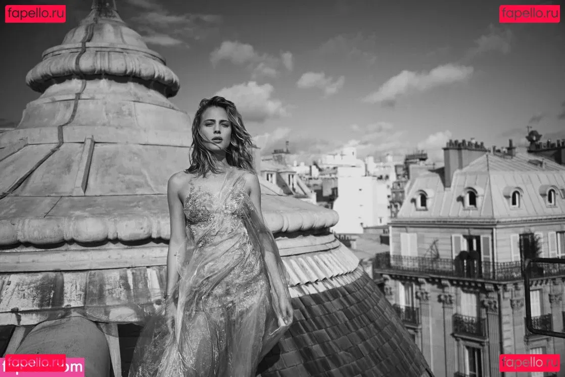 Nora Arnezeder Onlyfans Photo Gallery 