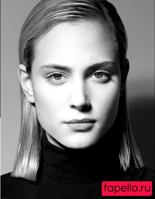 Nora Arnezeder Nude Onlyfans Photo 19
