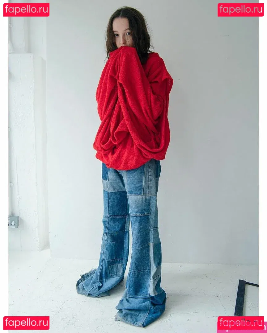 Bella Ramsey Onlyfans Photo Gallery 