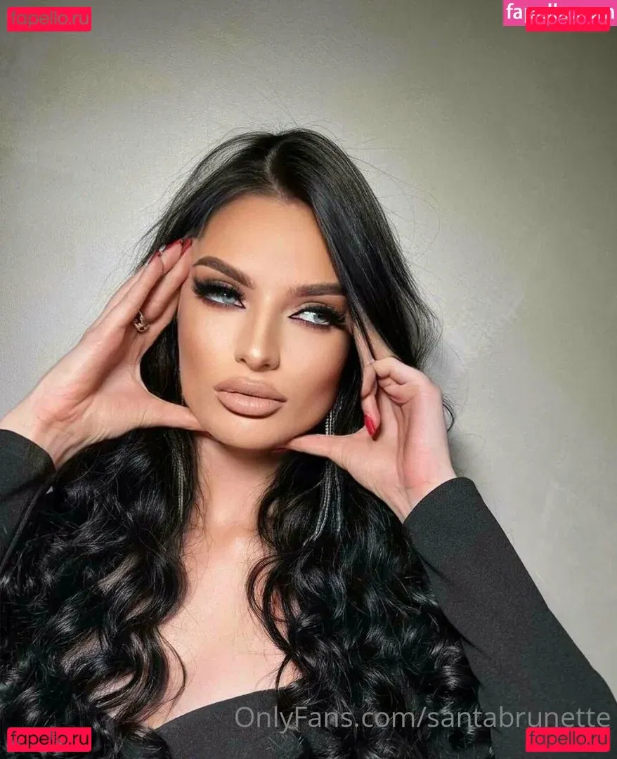santabrunette Onlyfans Photo Gallery 