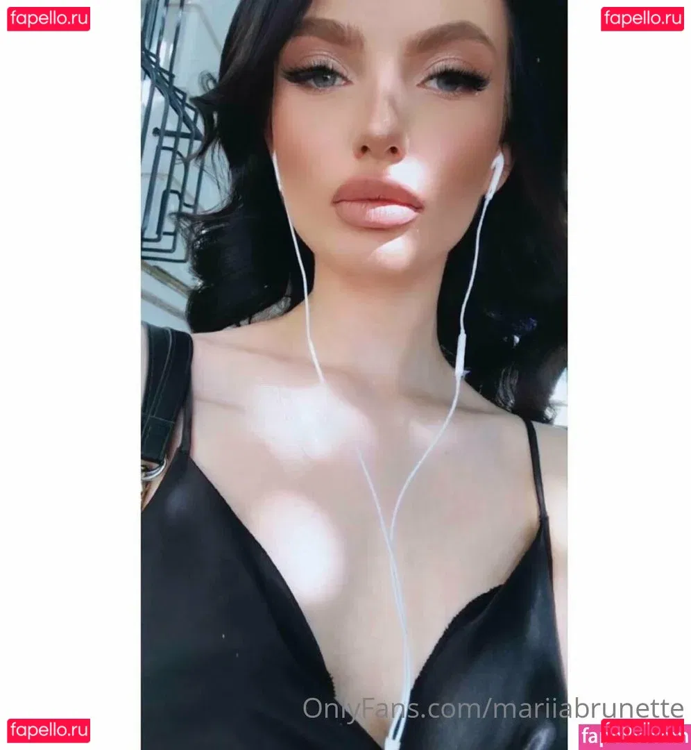 santabrunette Onlyfans Photo Gallery 