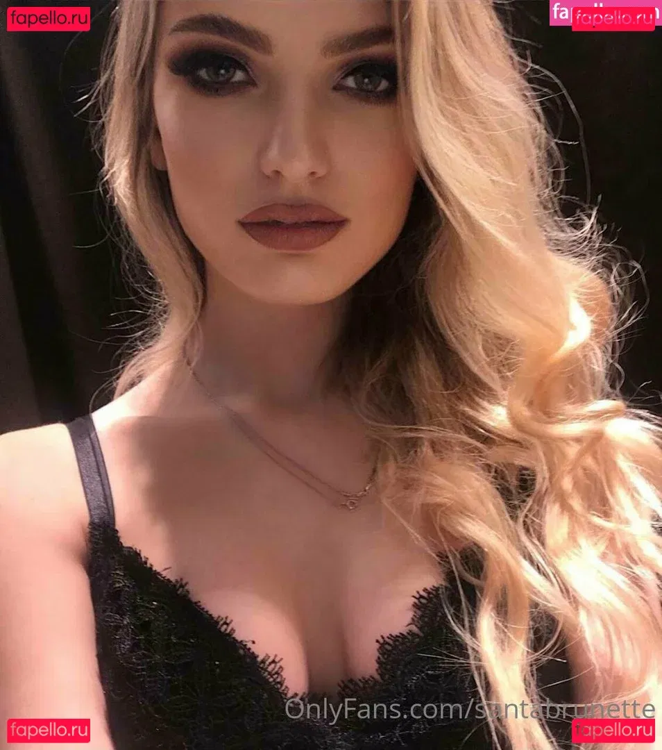 santabrunette Onlyfans Photo Gallery 