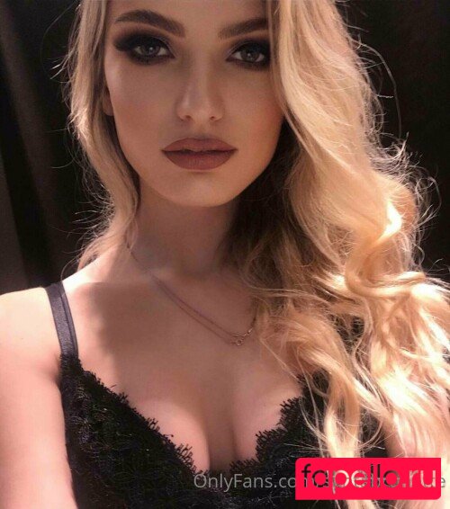 santabrunette Nude Onlyfans Photo 4