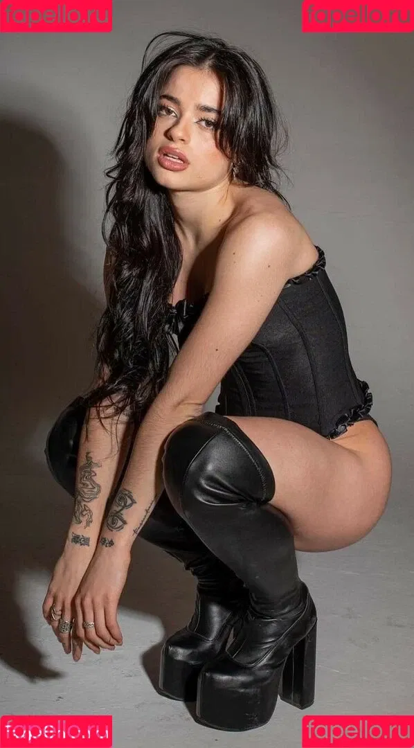Juli Savioli Onlyfans Photo Gallery 