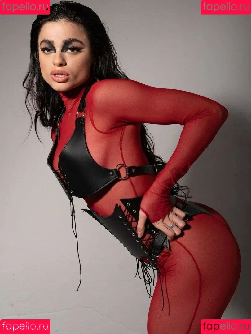 Juli Savioli Onlyfans Photo Gallery 