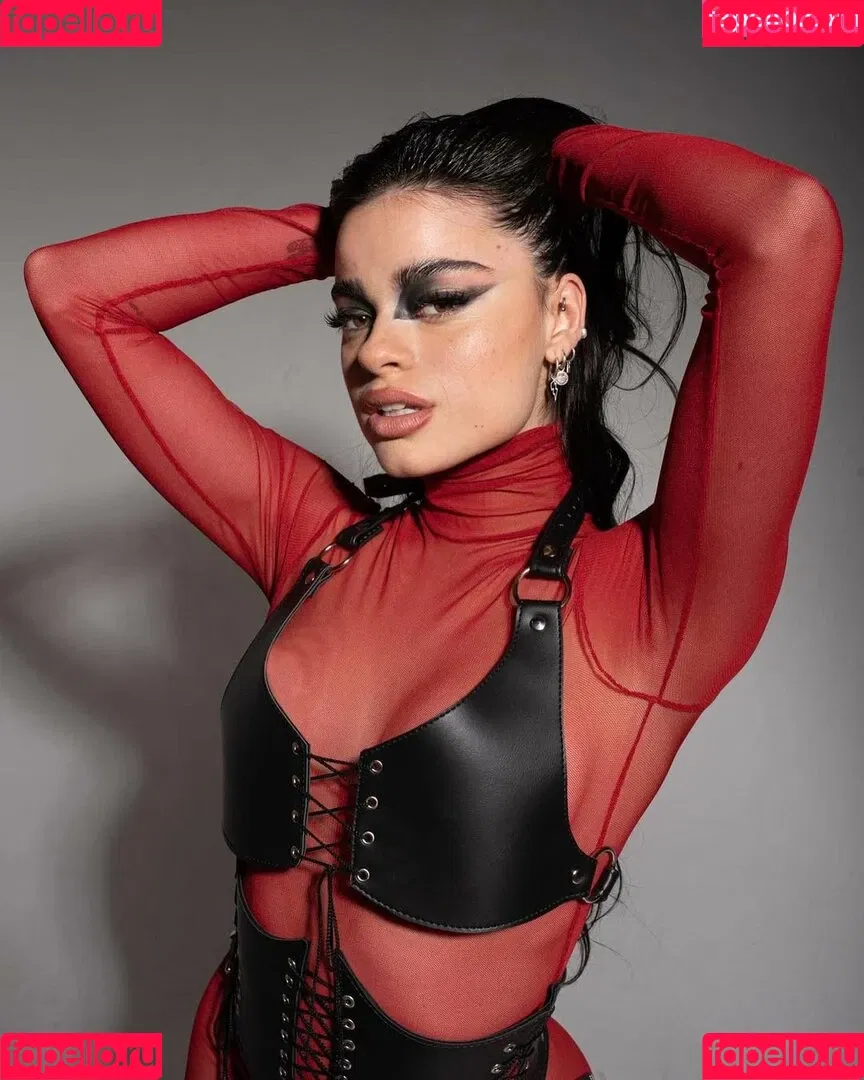Juli Savioli Onlyfans Photo Gallery 