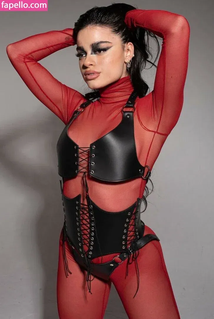 Juli Savioli Onlyfans Photo Gallery 