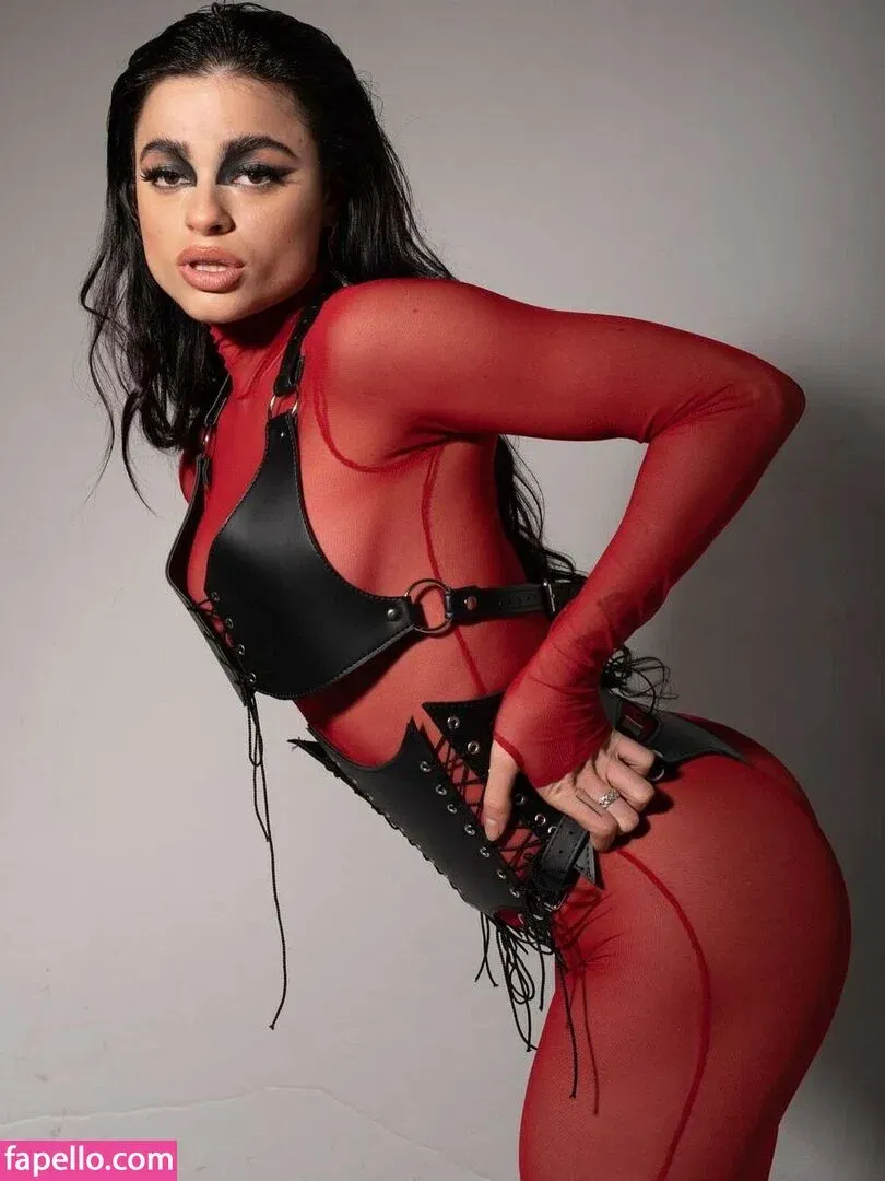 Juli Savioli Onlyfans Photo Gallery 