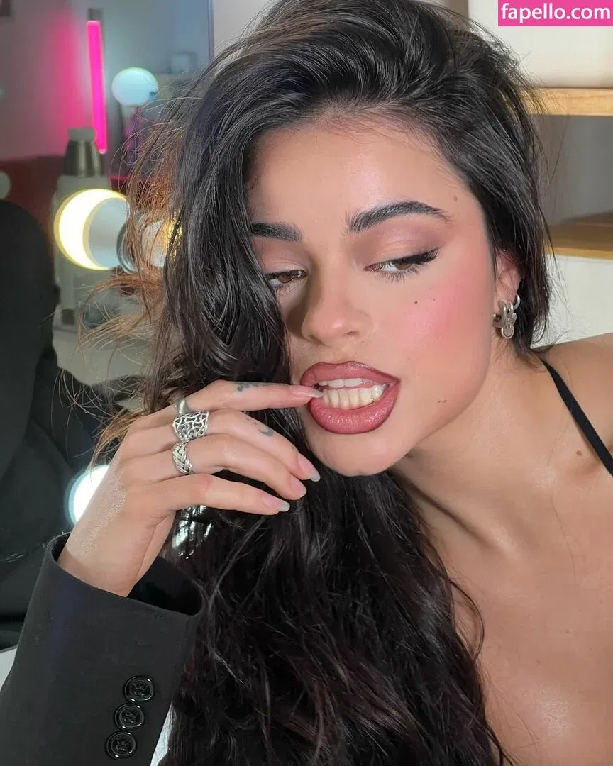 Juli Savioli Onlyfans Photo Gallery 