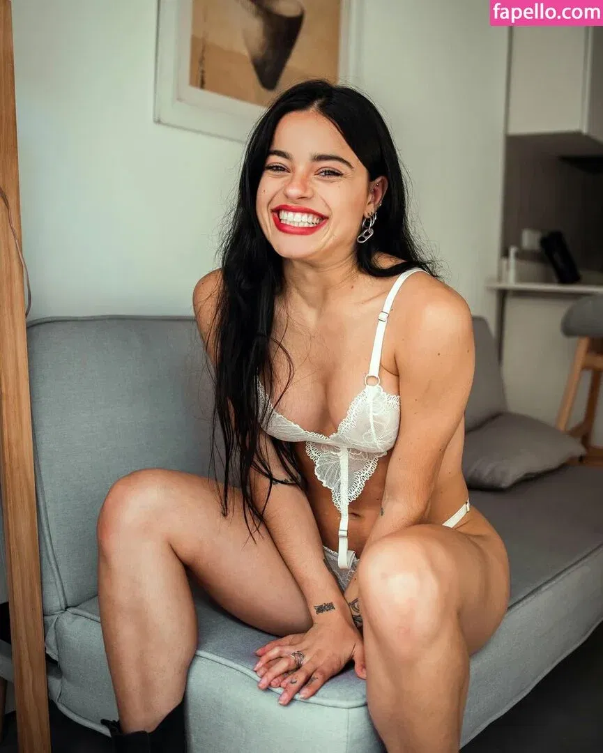 Juli Savioli Onlyfans Photo Gallery 